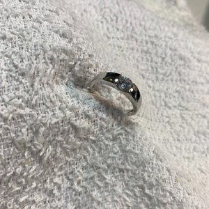 .925 Sterling Ring with CZ Stone. Size 6-1/4. (353)